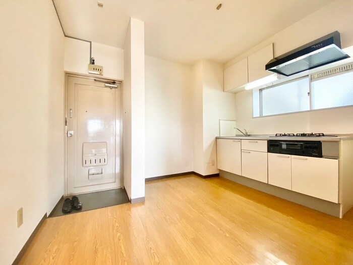 三国ヶ丘駅前ビルの居室