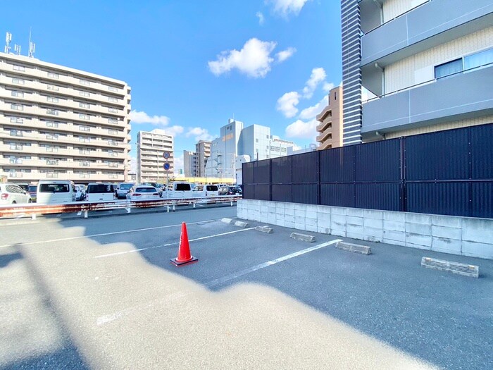 物件外観写真4　(駐車場)