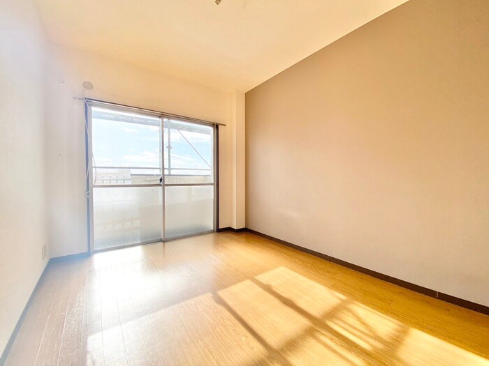 三国ヶ丘駅前ビルの居室