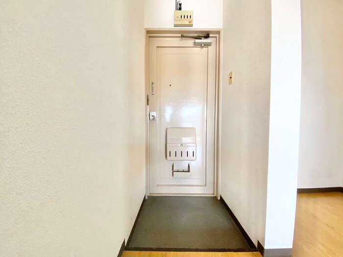 物件内観写真15　(玄関)