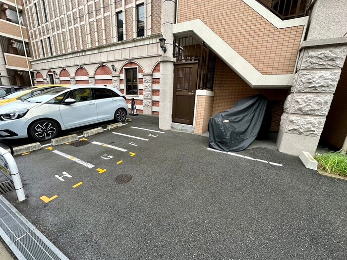 物件外観写真4　(バイク置き場)