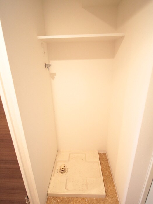 物件内観写真14　(洗濯機置場)