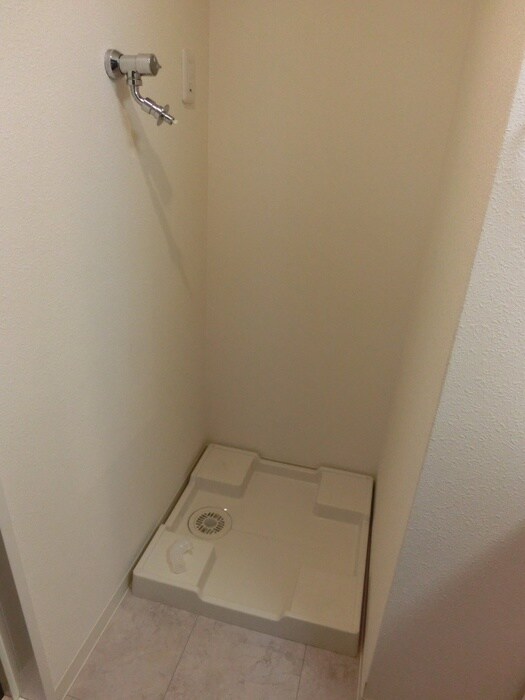 物件内観写真15　(洗濯機置場)