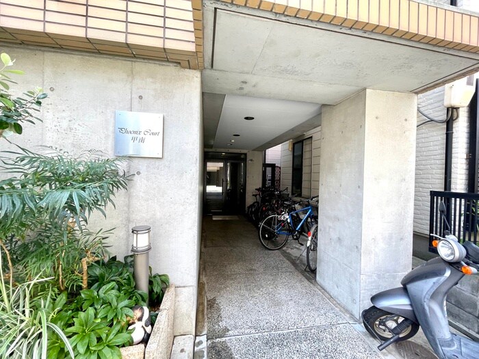 物件外観写真5　(エントランス部分)