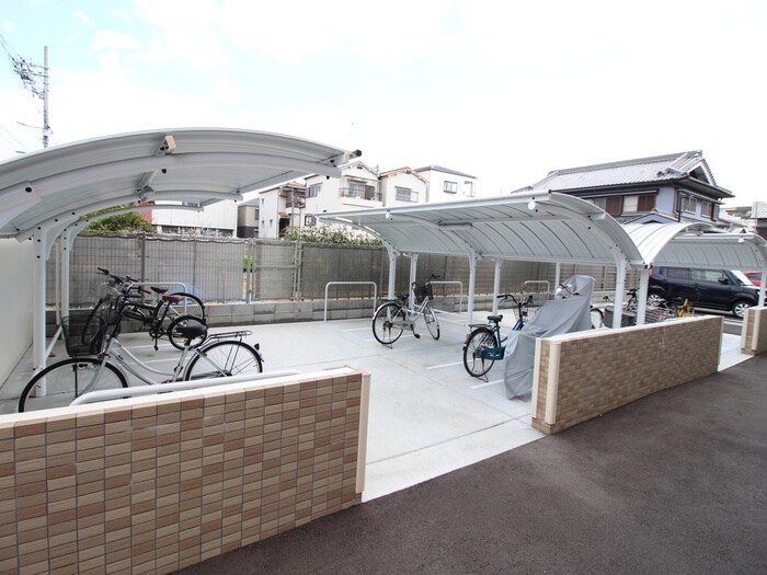 物件外観写真4　(駐輪場)