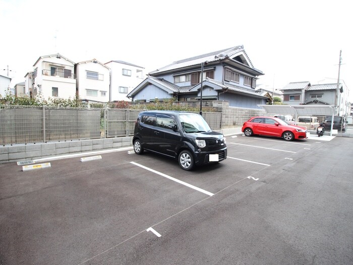 物件外観写真6　(駐車場)