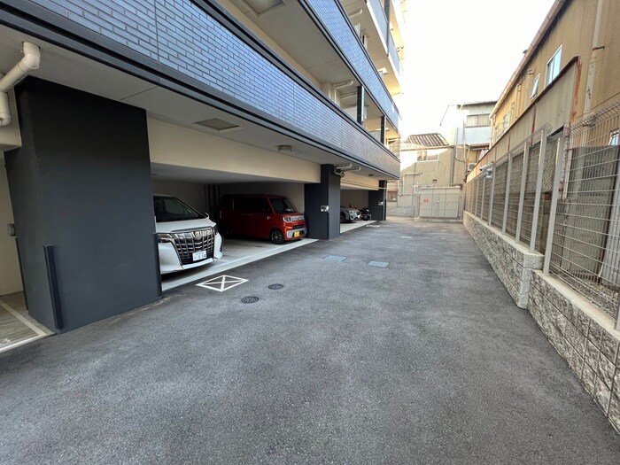 物件外観写真5　(駐車場)