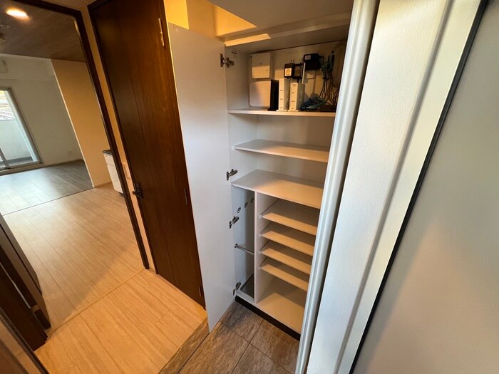 物件内観写真15　(靴箱)