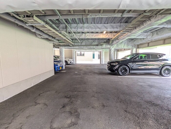 物件外観写真6　(駐車場)