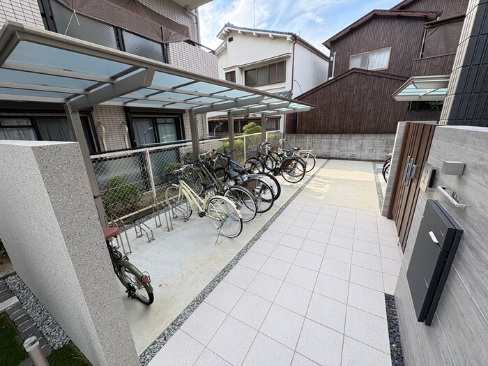 物件外観写真4　(駐輪場)