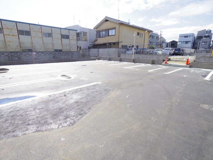物件外観写真5　(駐車場)