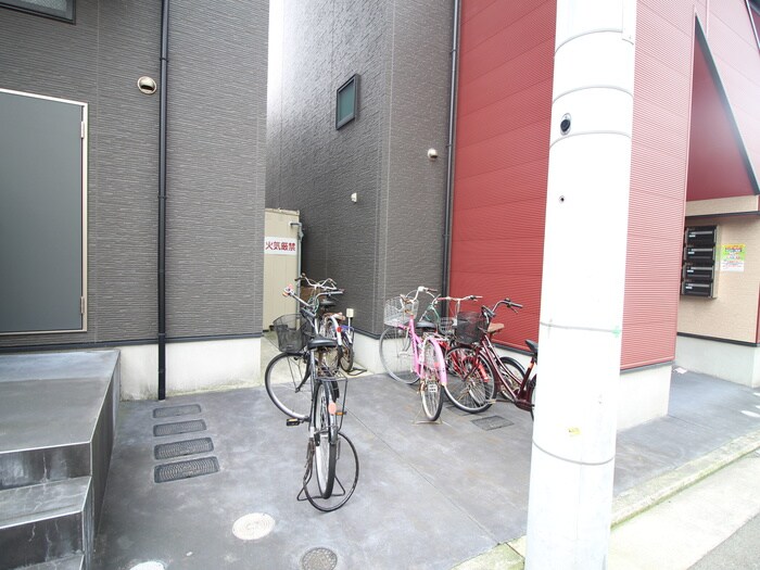 物件外観写真6　(駐輪場)