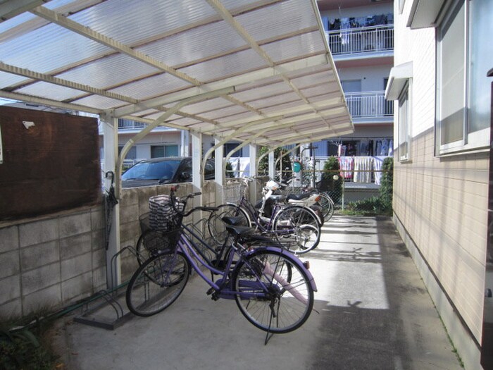物件外観写真3　(駐輪場)