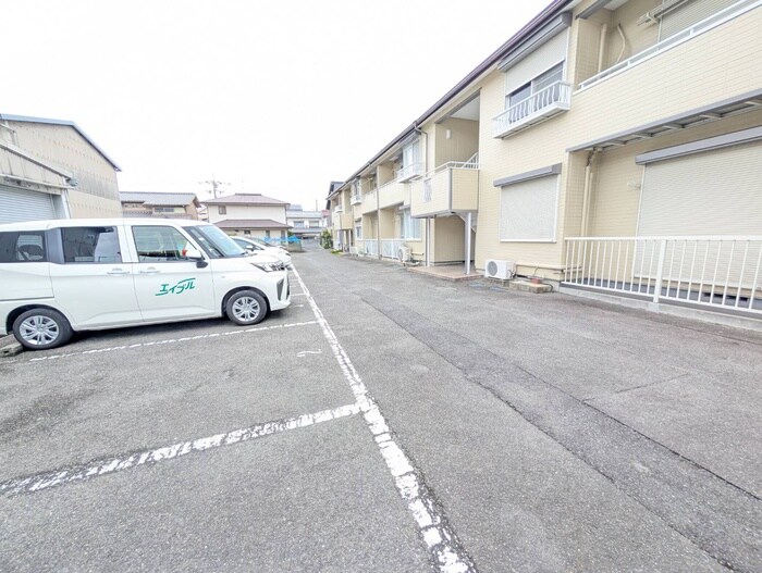 物件外観写真4　(駐車場)