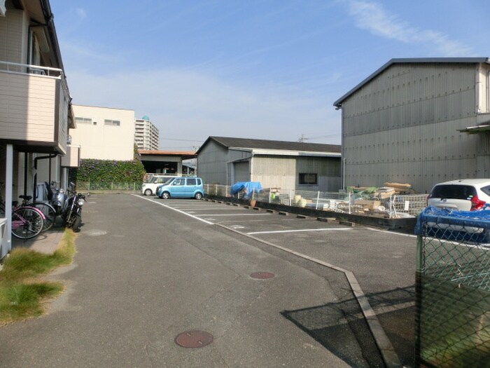 物件外観写真5　(駐車場)