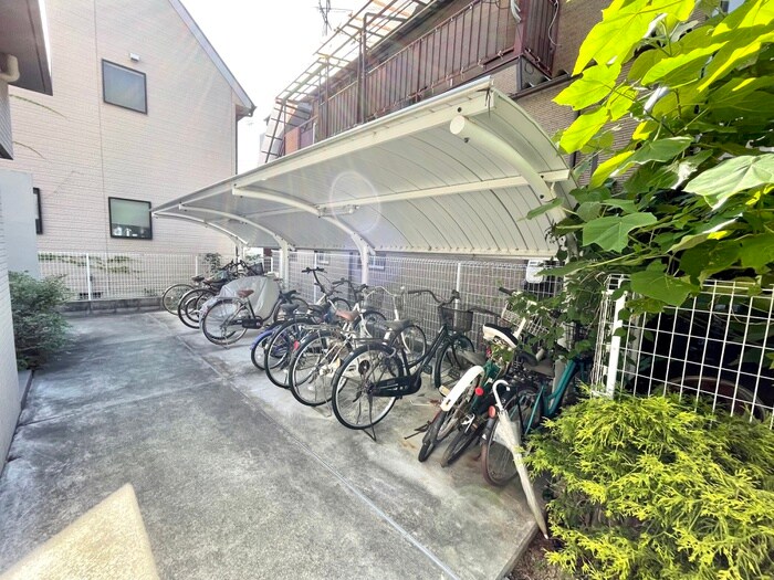 物件外観写真4　(駐輪場)