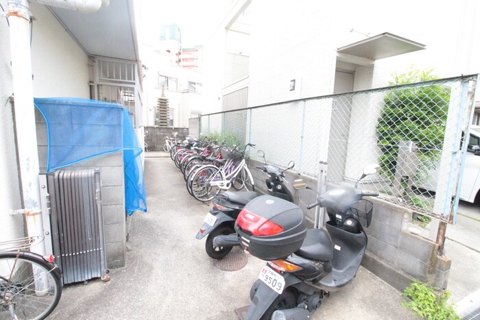 物件外観写真4　(駐輪場)
