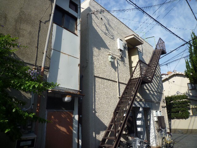 吉末マンションの物件外観写真