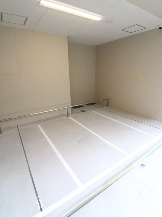 物件外観写真6　(バイク置き場)