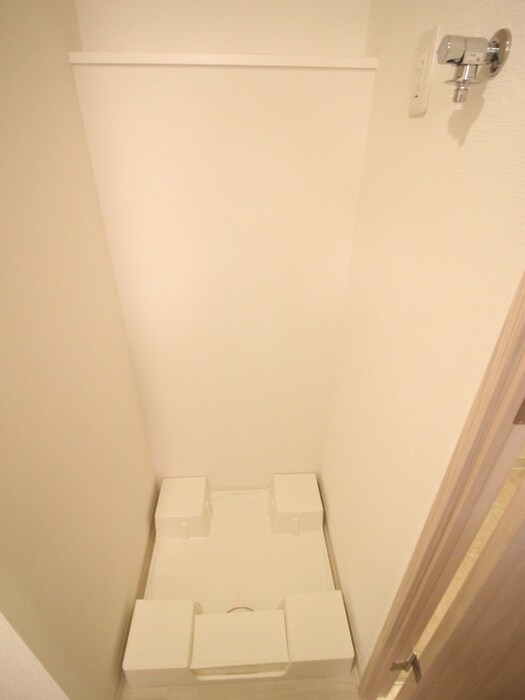 物件内観写真11　(洗濯機置場)