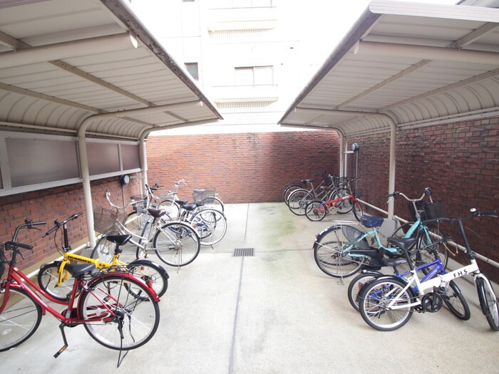 物件外観写真4　(駐輪場)