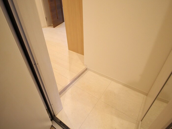 物件内観写真7　(玄関)