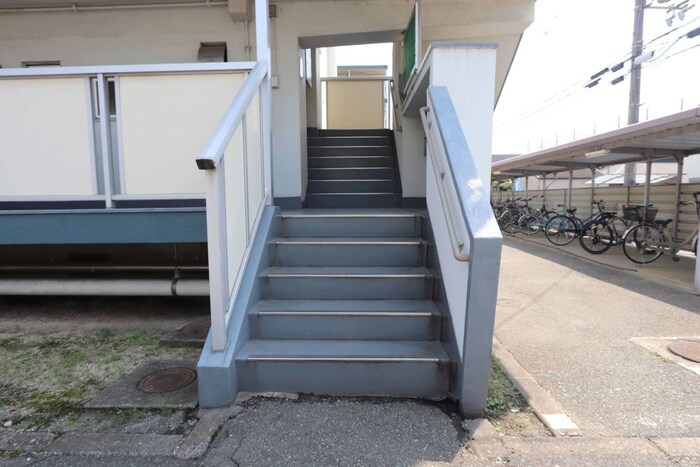 物件外観写真2　(エントランス部分)