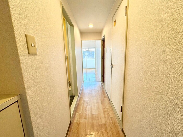 物件内観写真11　(廊下)