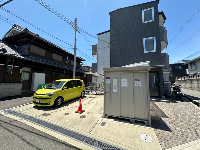 物件外観写真5　(駐車場)