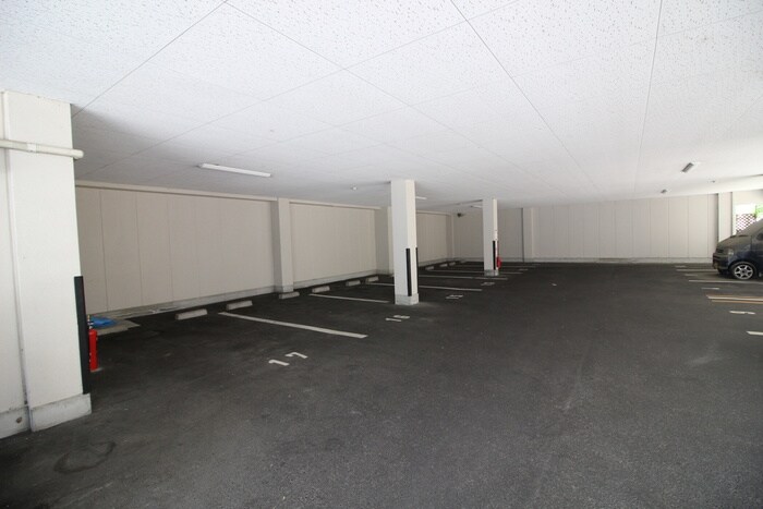 物件外観写真4　(駐車場)