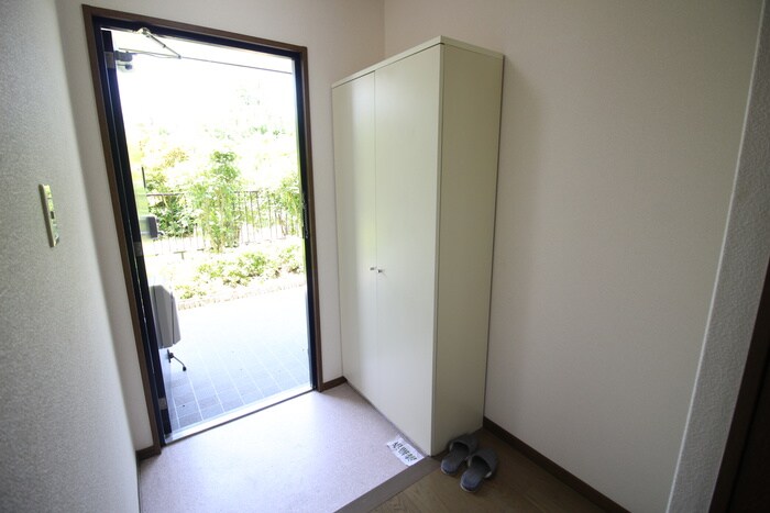 物件内観写真13　(玄関)