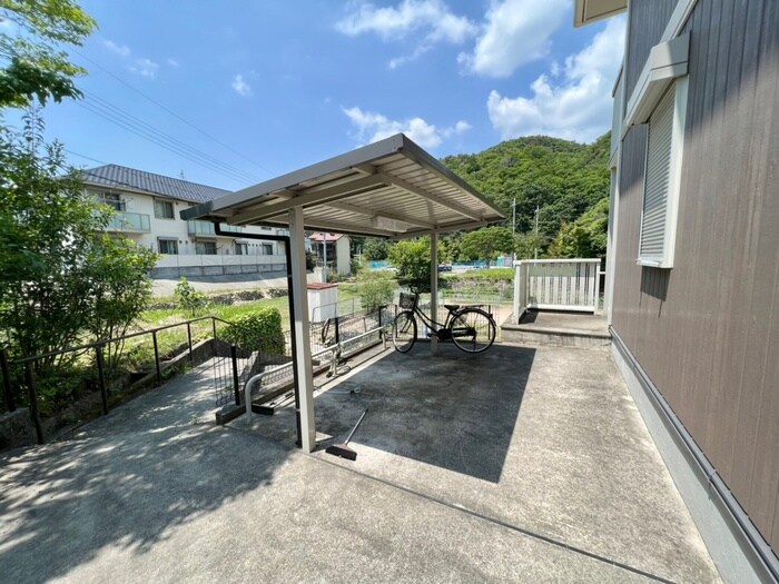 物件外観写真3　(駐輪場)