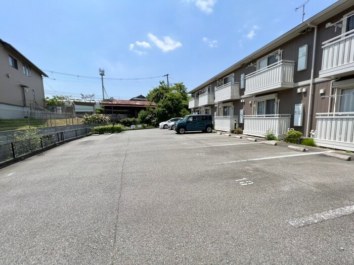 物件外観写真4　(駐車場)