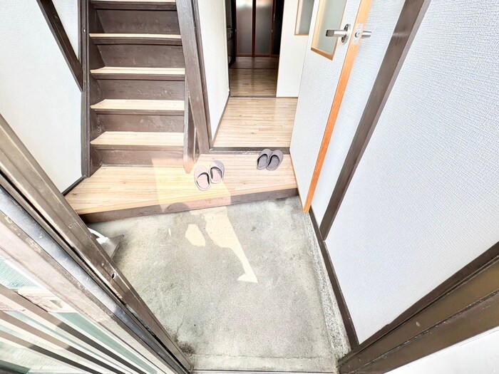物件内観写真15　(玄関)
