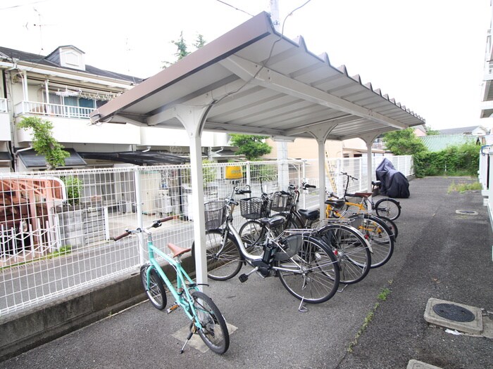 物件外観写真4　(駐輪場)