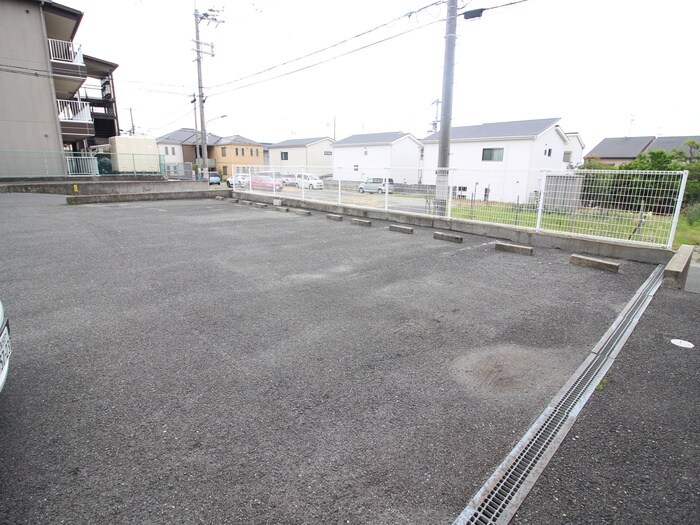 物件外観写真5　(駐車場)