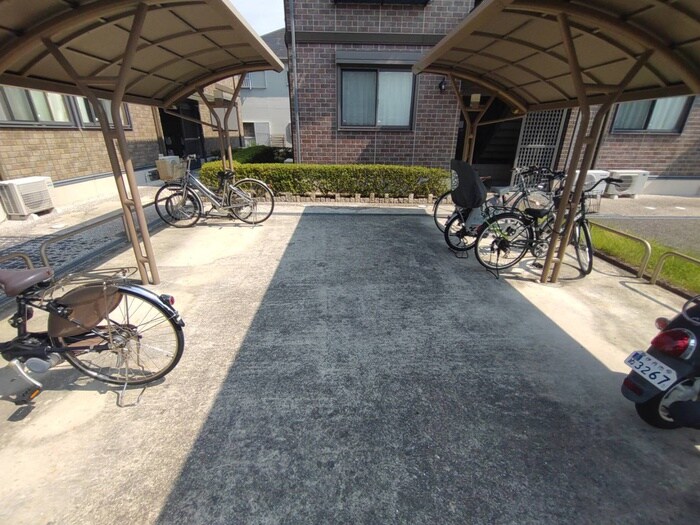 物件外観写真6　(駐輪場)