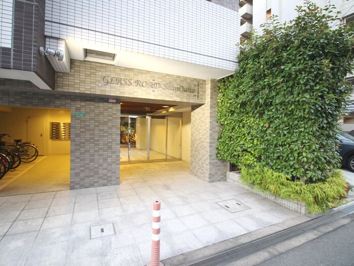 物件外観写真2　(エントランス部分)