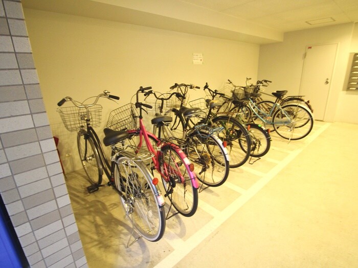 物件外観写真3　(駐輪場)