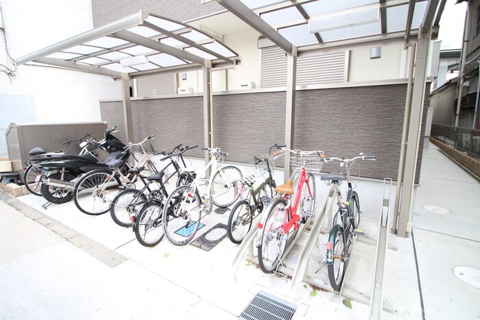 物件外観写真4　(駐輪場)