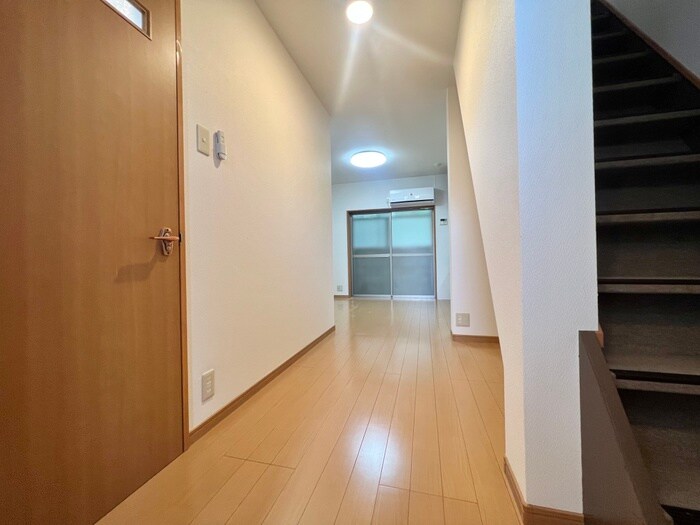 物件内観写真16　(廊下)