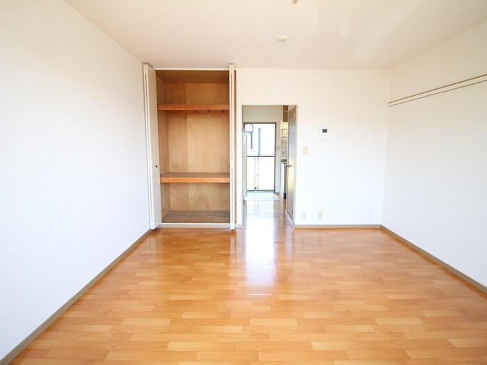 物件内観写真3　(居室)