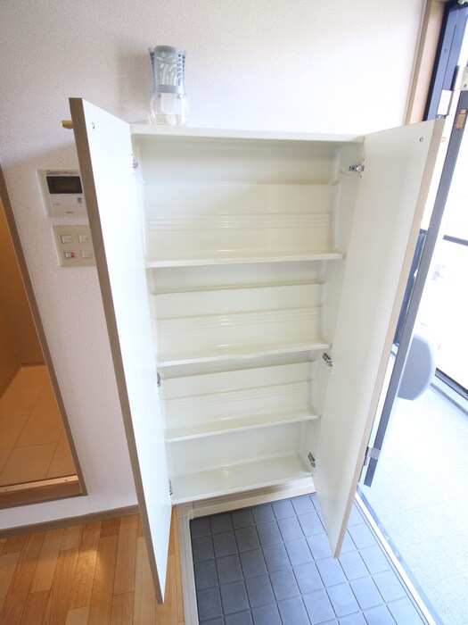 物件内観写真10　(靴箱)