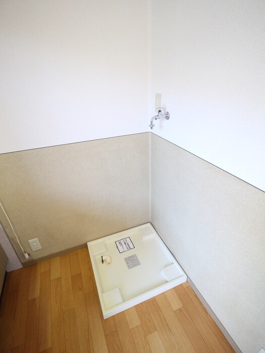 物件内観写真13　(洗濯機置場)