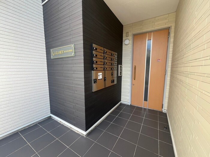 物件外観写真5　(エントランス部分)