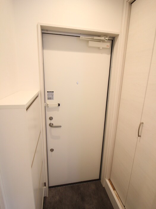物件内観写真12　(玄関)