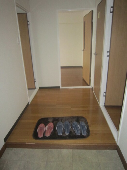 物件内観写真15　(玄関)