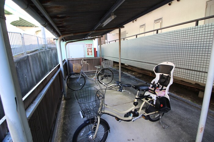 物件外観写真6　(駐輪場)