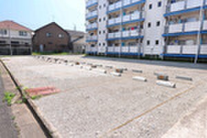 物件外観写真4　(駐車場)