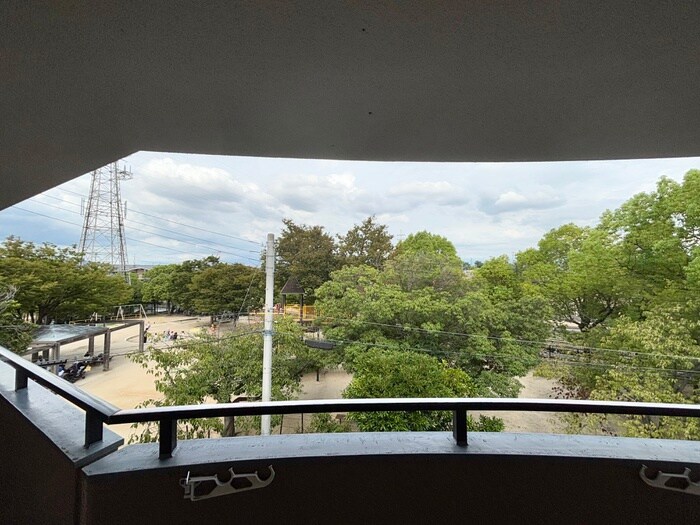 物件内観写真13　(室内からの展望)